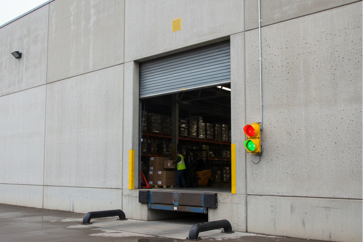 HPY200 RG LED — Exterior Building Dock Scene